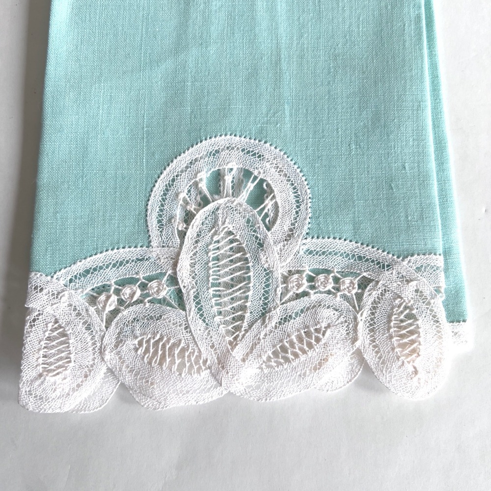 Marshall Field Linen Lace Trim Fingertip Towels Set of 3 Boxed Vintage Pastel - Picture 2 of 7